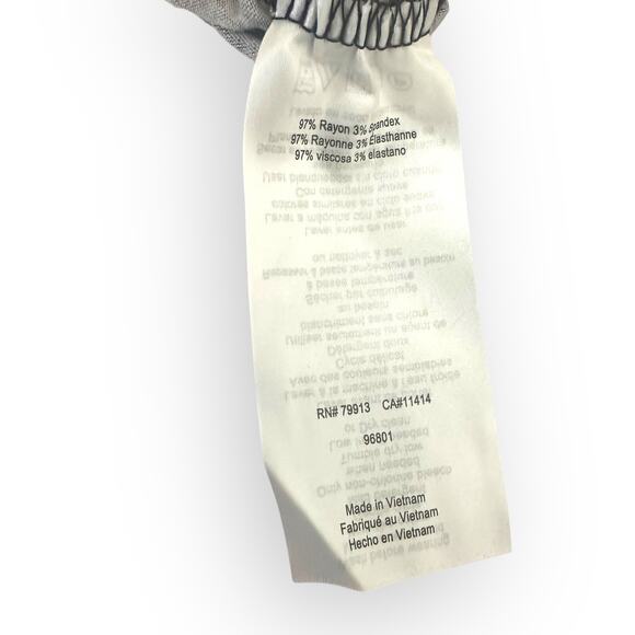 Jessica Simpson NWT Floral Maternity Top Size M long Sleeve Navy Blue Floral - Picture 7 of 9